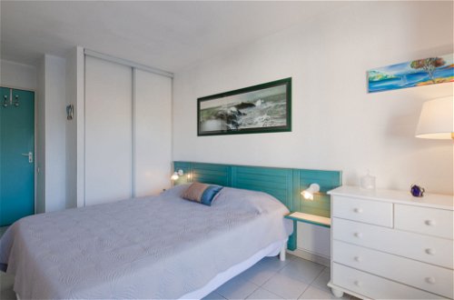 Foto 12 - Appartamento con 1 camera da letto a Fréjus con piscina e vista mare