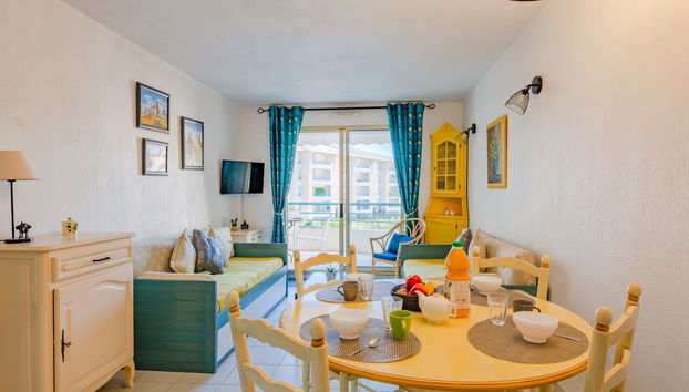 2 bedroom Apartment in Fréjus with swimming pool and terrace - Photo 2