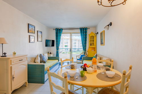 Foto 1 - Appartamento con 1 camera da letto a Fréjus con piscina e vista mare