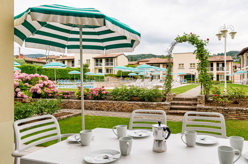 Foto 4 - Appartamento con 2 camere da letto a Garda con piscina e vista sulle montagne