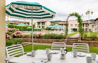 Foto 2 - Apartamento de 2 quartos em Garda com piscina e jardim