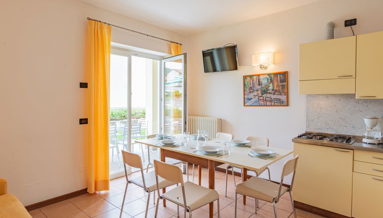 Foto 1 - Apartamento de 2 quartos em Garda com piscina e jardim