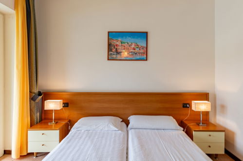 Foto 19 - Appartamento con 2 camere da letto a Garda con piscina e vista sulle montagne