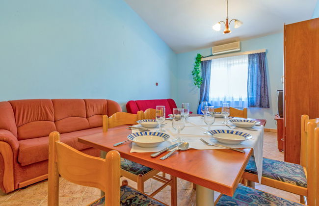 Appartamento con 2 camere da letto a Karlobag con piscina e terrazza - Foto 6