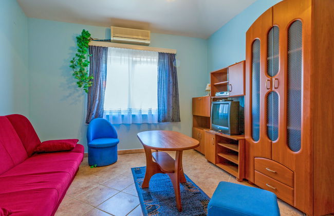 Appartamento con 2 camere da letto a Karlobag con piscina e terrazza - Foto 4