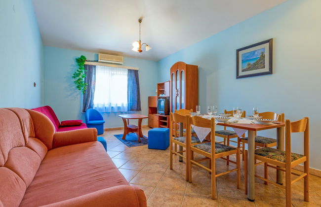 Appartamento con 2 camere da letto a Karlobag con piscina e terrazza - Foto 7