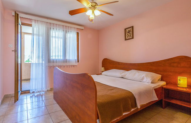Appartamento con 2 camere da letto a Karlobag con piscina e terrazza - Foto 12