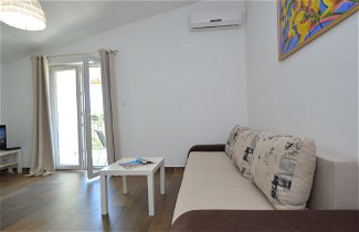 Foto 2 - Apartamento de 1 quarto em Tribunj com terraço e vistas do mar