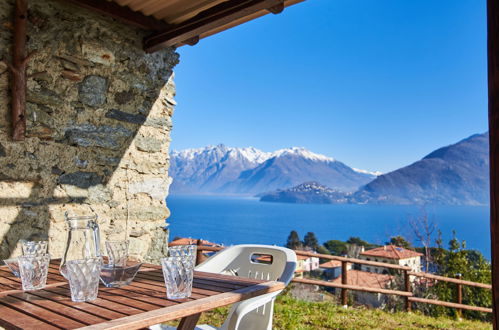 Photo 2 - Maison de 2 chambres à Pianello del Lario avec jardin et terrasse