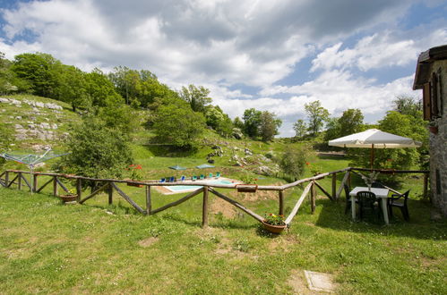 Foto 34 - Casa de 4 habitaciones en Fabbriche di Vergemoli con piscina privada y jardín