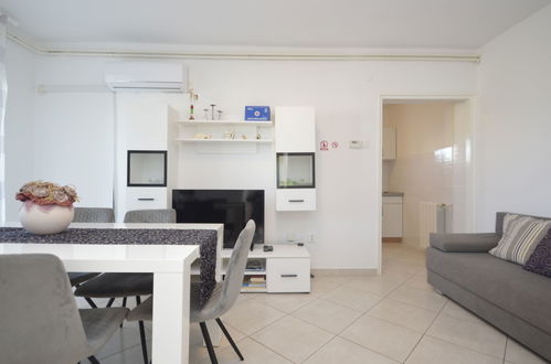 Foto 2 - Apartamento de 3 quartos em Pula com jardim e terraço