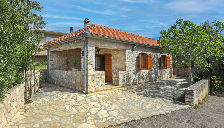 Foto 1 - Haus mit 2 Schlafzimmern in Sukošan mit terrasse und blick aufs meer