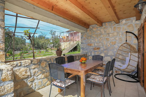 Photo 6 - Maison de 2 chambres à Sukošan avec terrasse et vues à la mer