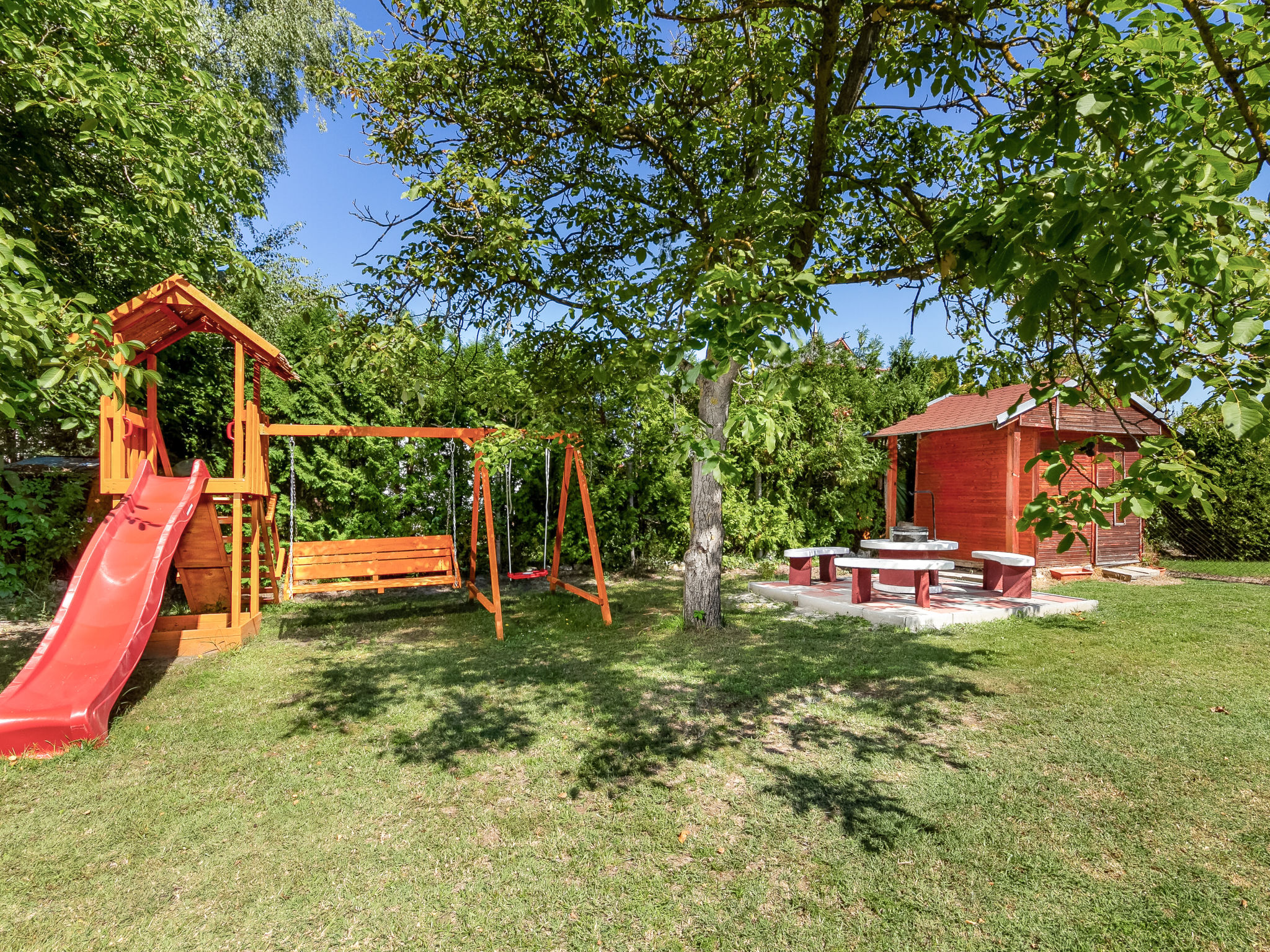 Photo 2 - Maison de 3 chambres à Balatonkeresztúr avec jardin et terrasse