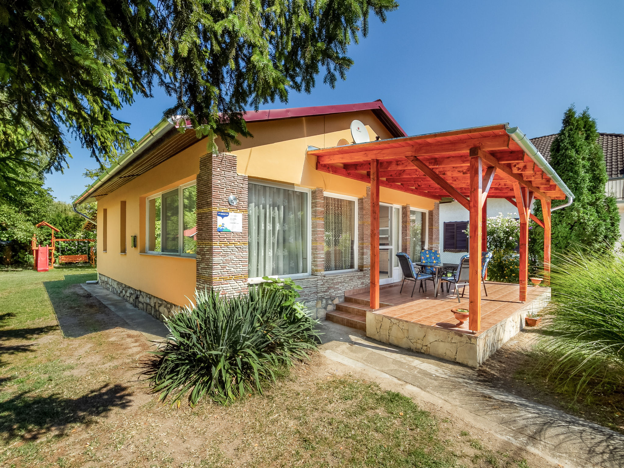 Foto 1 - Casa de 3 habitaciones en Balatonkeresztúr con jardín y terraza