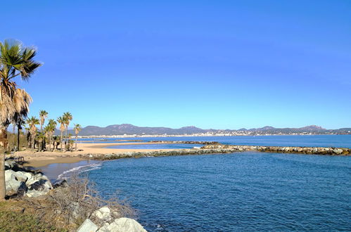 Foto 37 - Casa de 4 quartos em Fréjus com piscina privada e vistas do mar