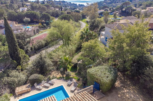 Foto 39 - Haus mit 4 Schlafzimmern in Sainte-Maxime mit privater pool und garten