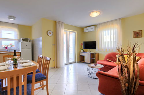 Photo 10 - 2 bedroom Apartment in Labin with sea view