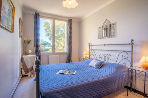 Foto 4 - Appartamento con 2 camere da letto a Fréjus con vista mare