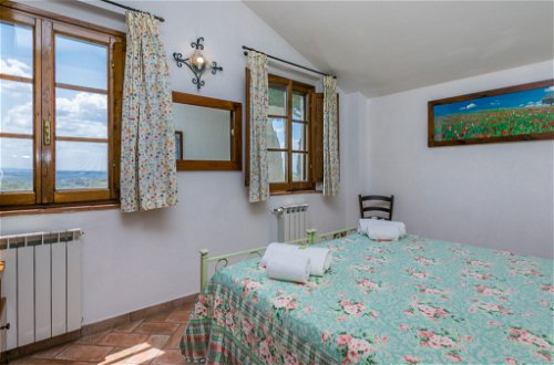 Foto 32 - Appartamento con 2 camere da letto a Capraia e Limite con piscina