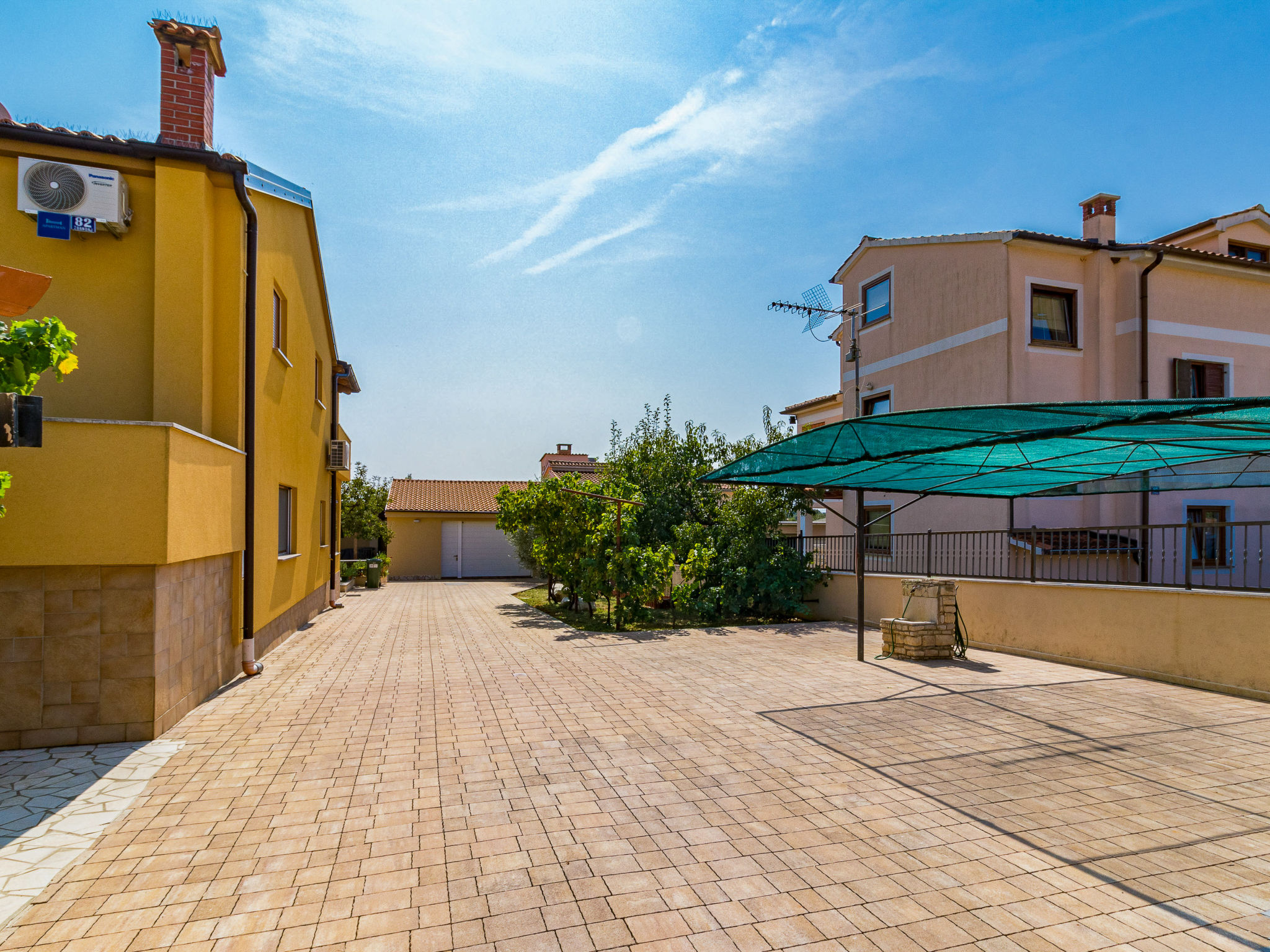 Foto 20 - Appartamento con 2 camere da letto a Poreč con piscina e vista mare