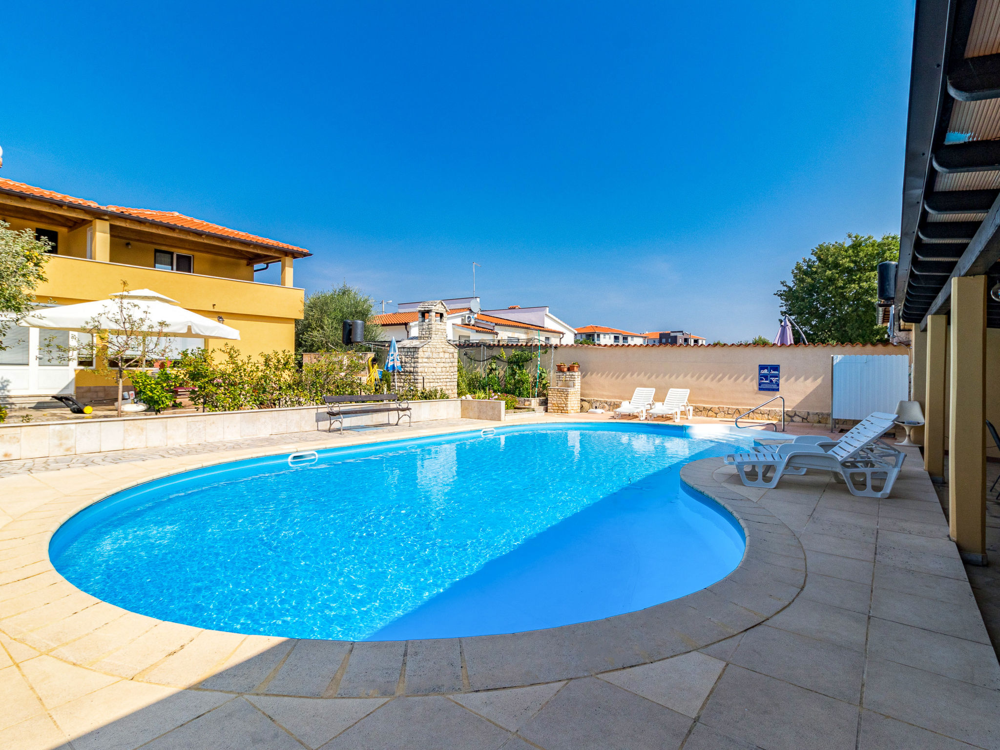 Foto 6 - Appartamento con 2 camere da letto a Poreč con piscina e vista mare