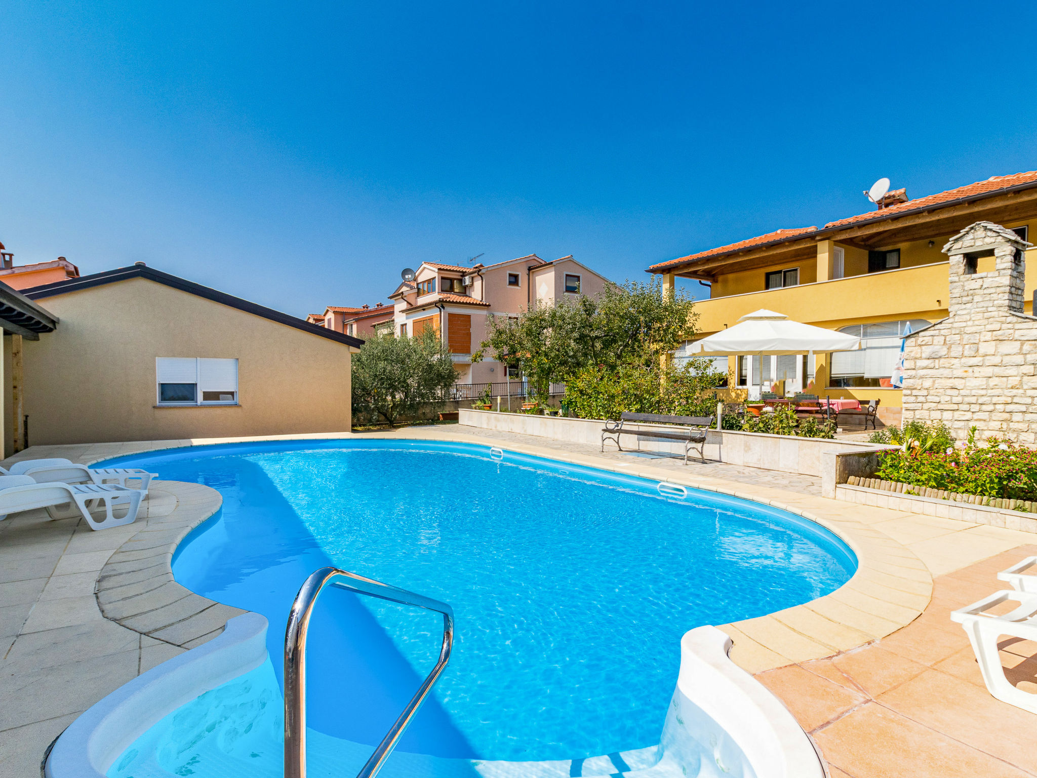 Photo 1 - Appartement de 2 chambres à Poreč avec piscine et jardin