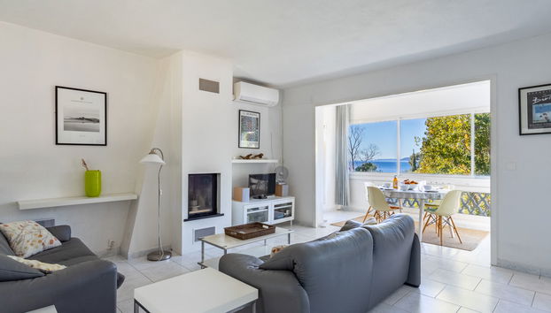 3 bedroom Apartment in Rayol-Canadel-sur-Mer - Photo 2