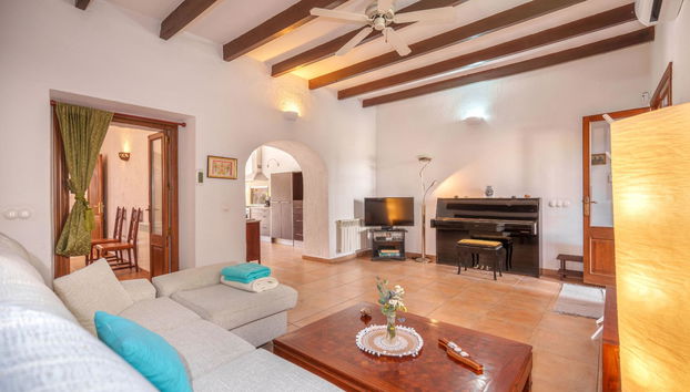 3 bedroom House in Capdepera with garden and terrace - Photo 3