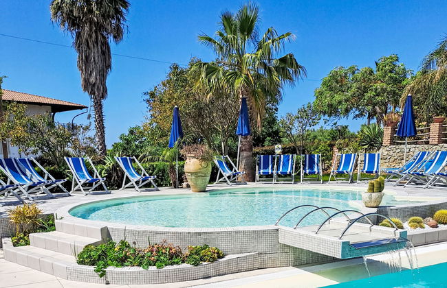 Apartamento de 3 quartos em Ricadi com piscina e jardim - Foto 4