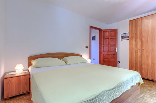Foto 15 - Apartamento de 2 quartos em Medulin com jardim