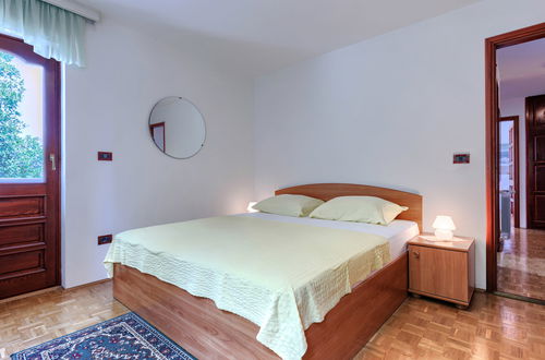 Foto 16 - Apartamento de 2 quartos em Medulin com jardim