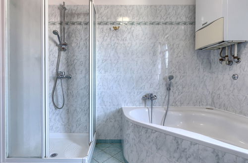 Foto 23 - Apartamento de 2 quartos em Medulin com jardim