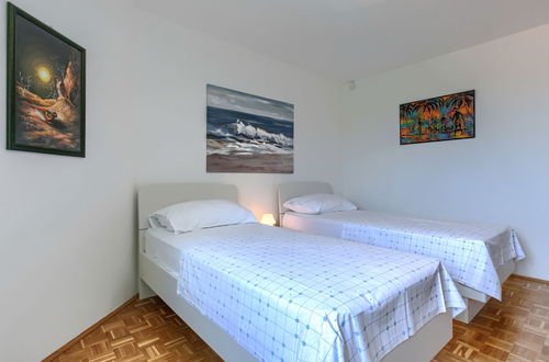 Foto 19 - Apartamento de 2 quartos em Medulin com jardim