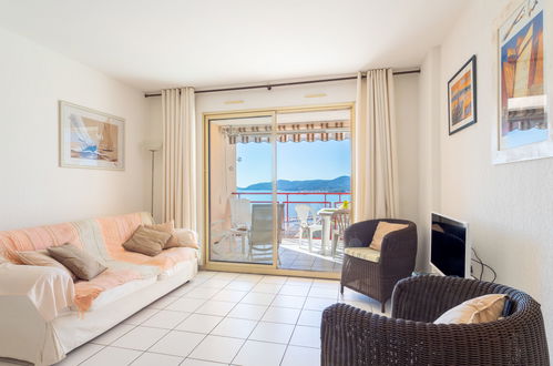 Foto 6 - Apartamento de 2 quartos em Le Lavandou com piscina e vistas do mar