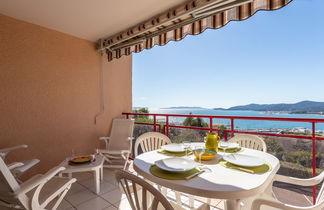 Foto 2 - Apartment mit 2 Schlafzimmern in Le Lavandou mit schwimmbad und blick aufs meer