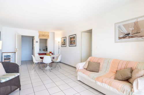 Foto 7 - Appartamento con 2 camere da letto a Le Lavandou con piscina e vista mare