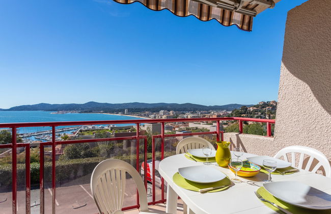 Apartamento de 3 quartos em Le Lavandou com piscina e terraço - Foto 17