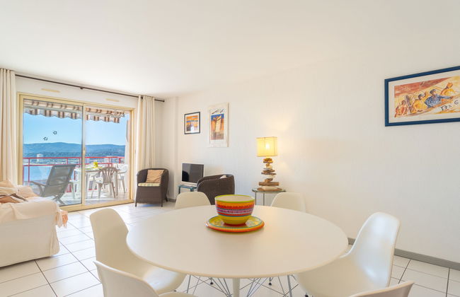 Apartamento de 3 quartos em Le Lavandou com piscina e terraço - Foto 4