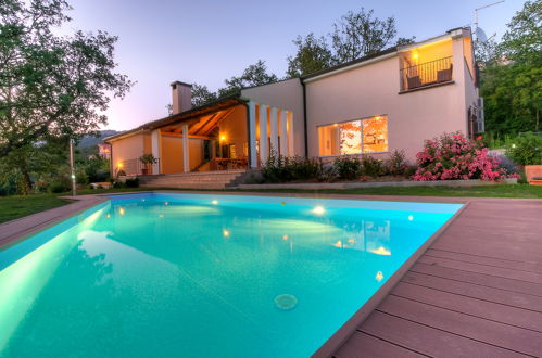 Foto 23 - Casa de 4 quartos em Buzet com piscina privada e jardim