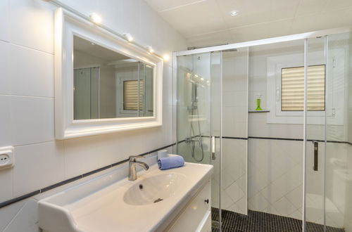 Foto 18 - Appartamento con 3 camere da letto a Tossa de Mar con terrazza