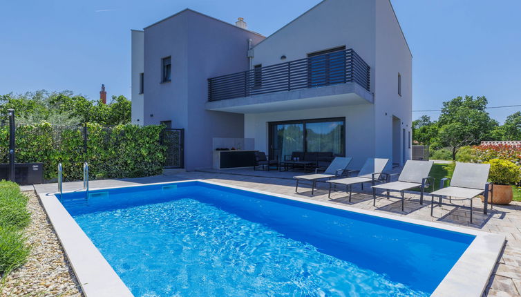 Photo 1 - Maison de 3 chambres à Poreč avec piscine privée et jardin