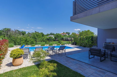 Photo 2 - Maison de 3 chambres à Poreč avec piscine privée et vues à la mer