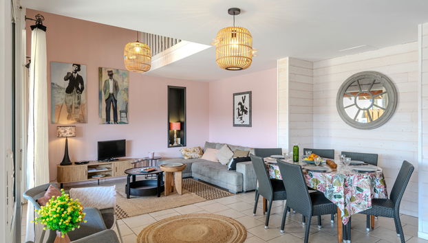 5 bedroom House in Saint-Julien-en-Born with garden and terrace - Photo 3