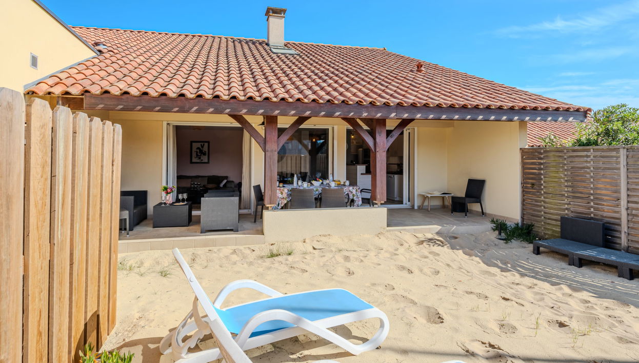 5 bedroom House in Saint-Julien-en-Born with garden and terrace - Photo 1