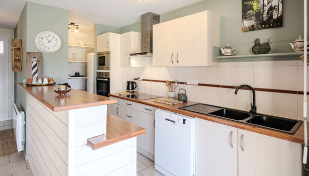 5 bedroom House in Saint-Julien-en-Born with garden and terrace - Photo 4