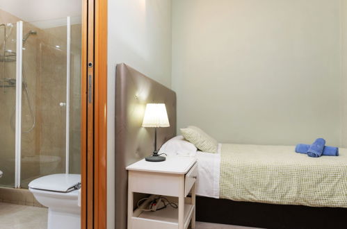 Foto 14 - Appartamento con 4 camere da letto a Barcellona