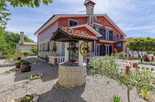 Foto 20 - Casa con 6 camere da letto a Labin con piscina privata e giardino