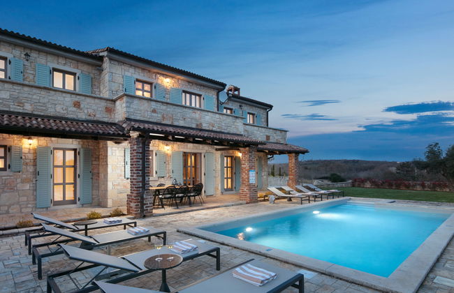 Casa de 5 quartos em Sveti Lovreč com piscina privada e jardim - Foto 1