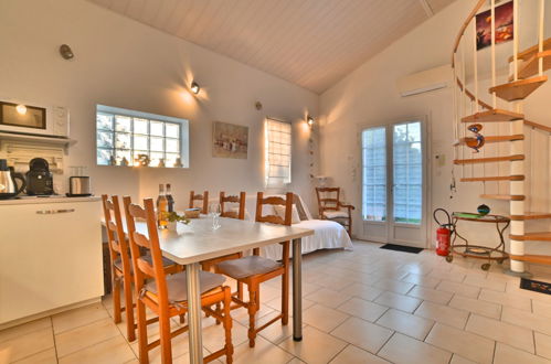 Foto 5 - Casa de 1 habitación en Dolus-d'Oléron con jardín y vistas al mar